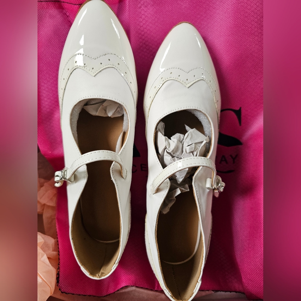 Women's Leatherette Closed Toe Character Shoes Retro Dancing Shoes